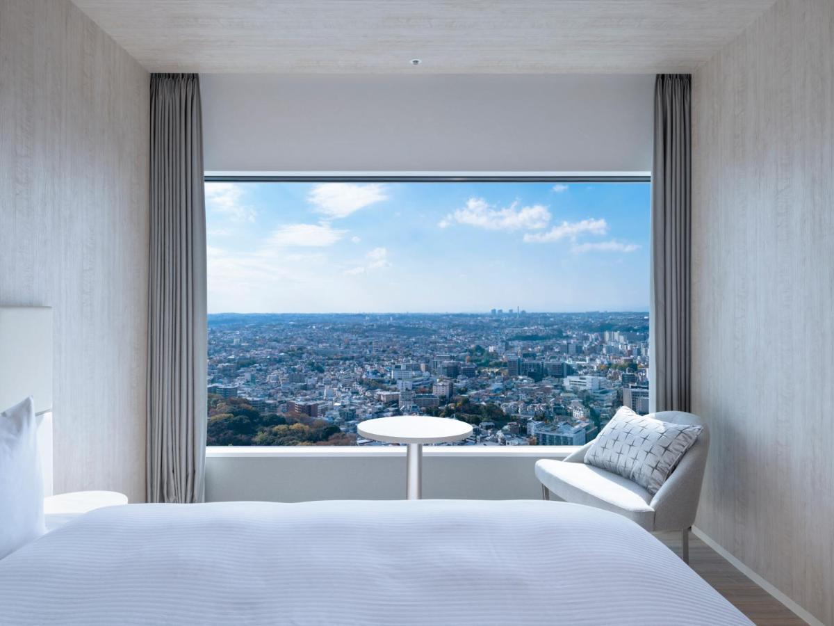 Mitsui Garden Hotel Yokohama Minatomirai Premier Exterior foto A guest room at the hotel