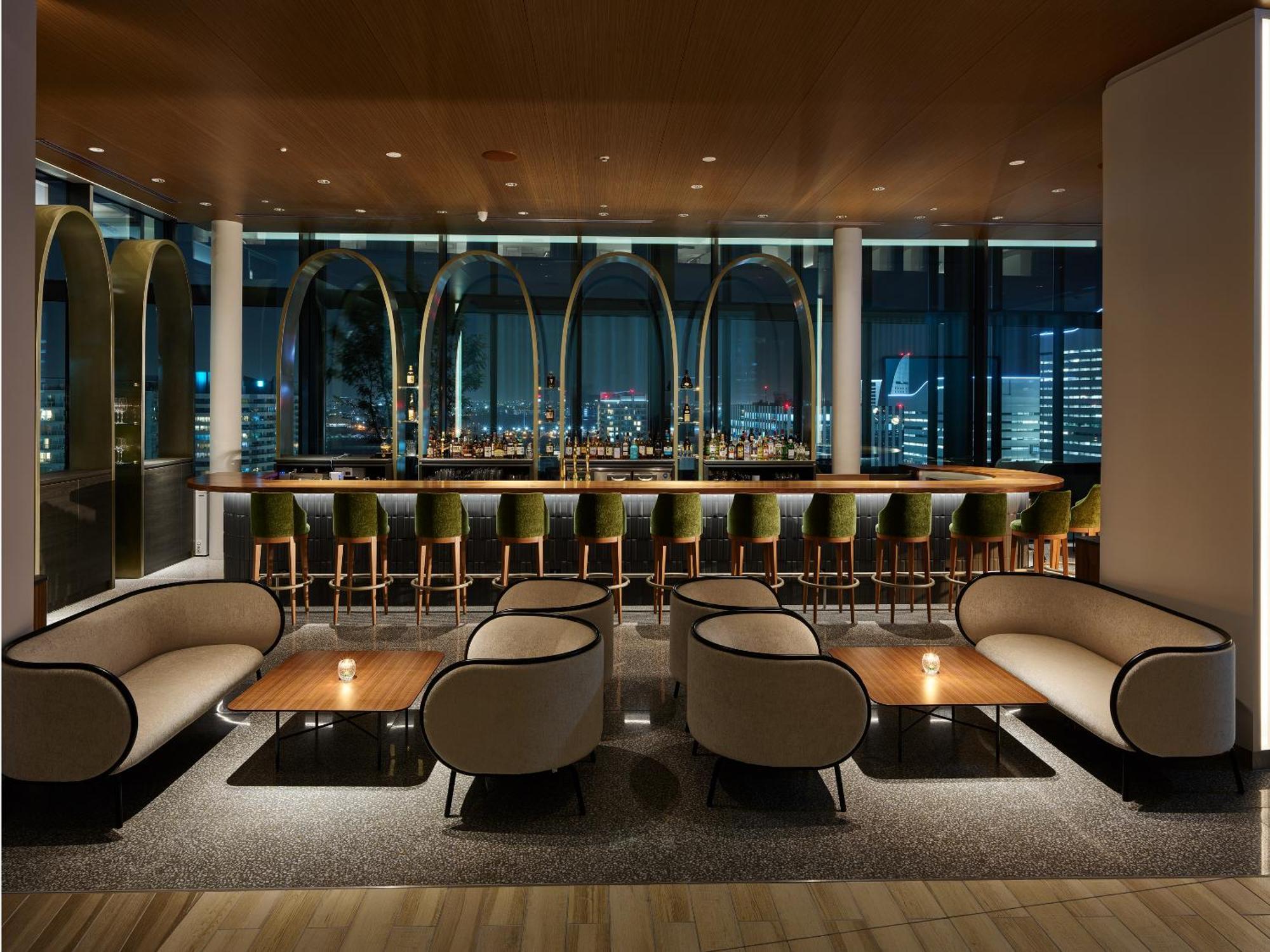 Mitsui Garden Hotel Yokohama Minatomirai Premier Exterior foto The bar at the 360° Sky Lounge